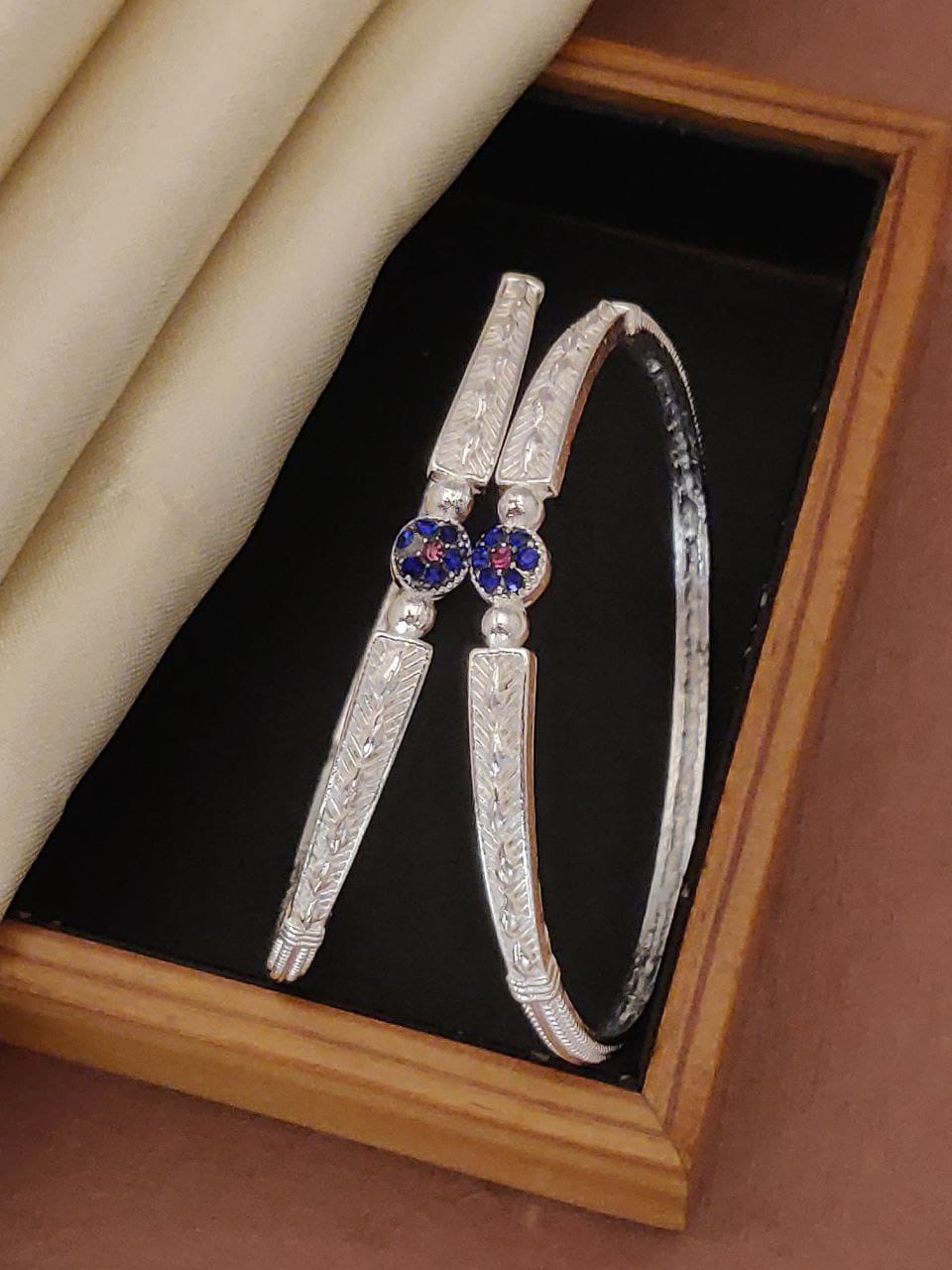Fancy unique Silver unique design kadli for women